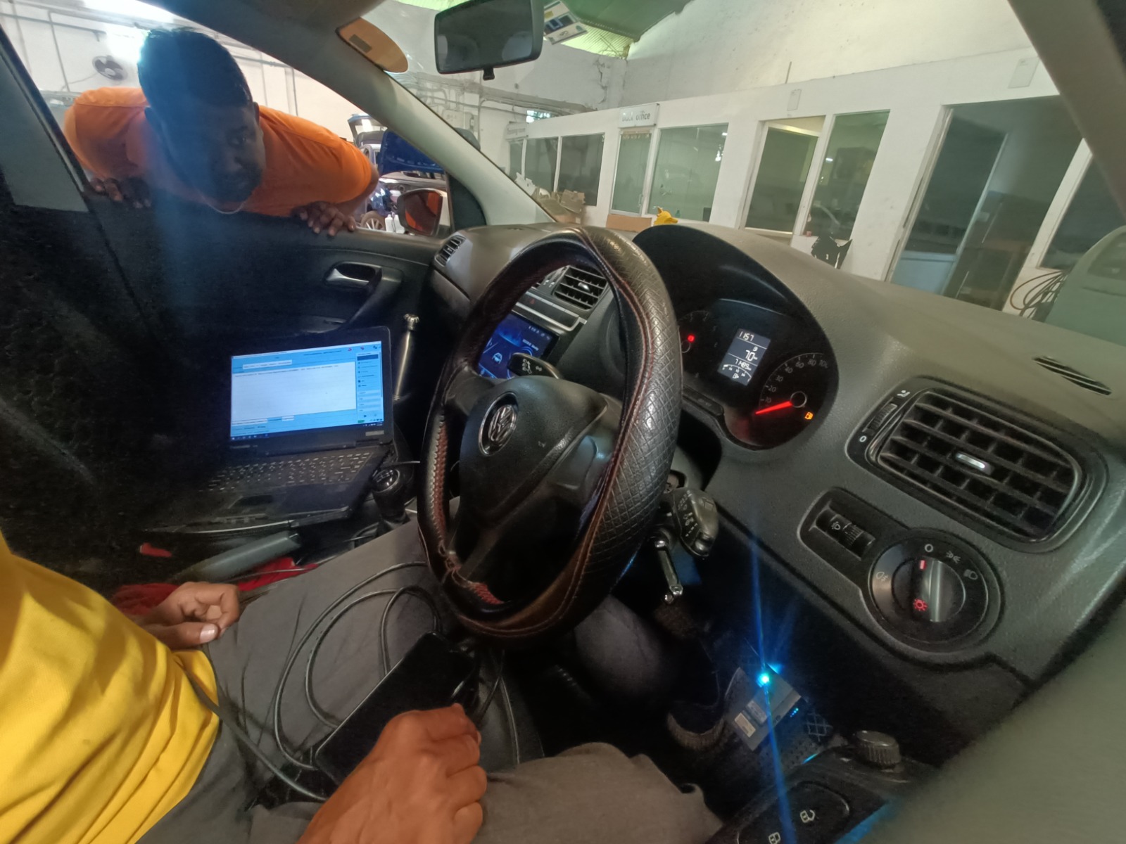Volkswagen Ameo(2016-2019) Comfortline 1.2l (p)